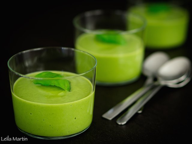 Un gaspacho de courgettes au basilic