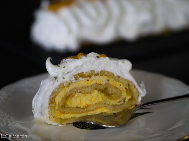 tranche de bûche à la mangue, au citron vert et au safran d'Alsace