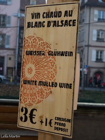 Pancarte avec le tarif du vin chaud de la Tribu des Gourmets
