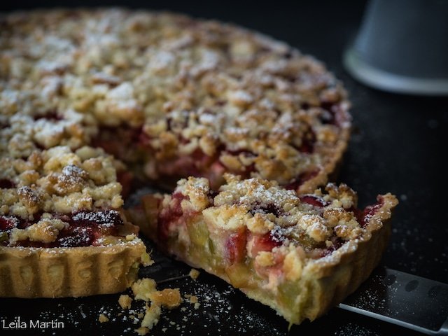recette de tarte streusel à la rhubarbe et aux fraises