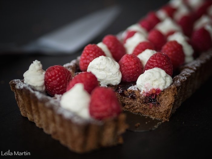 recette de Linzertorte avec des framboises fraîches et de la chantilly mascapone