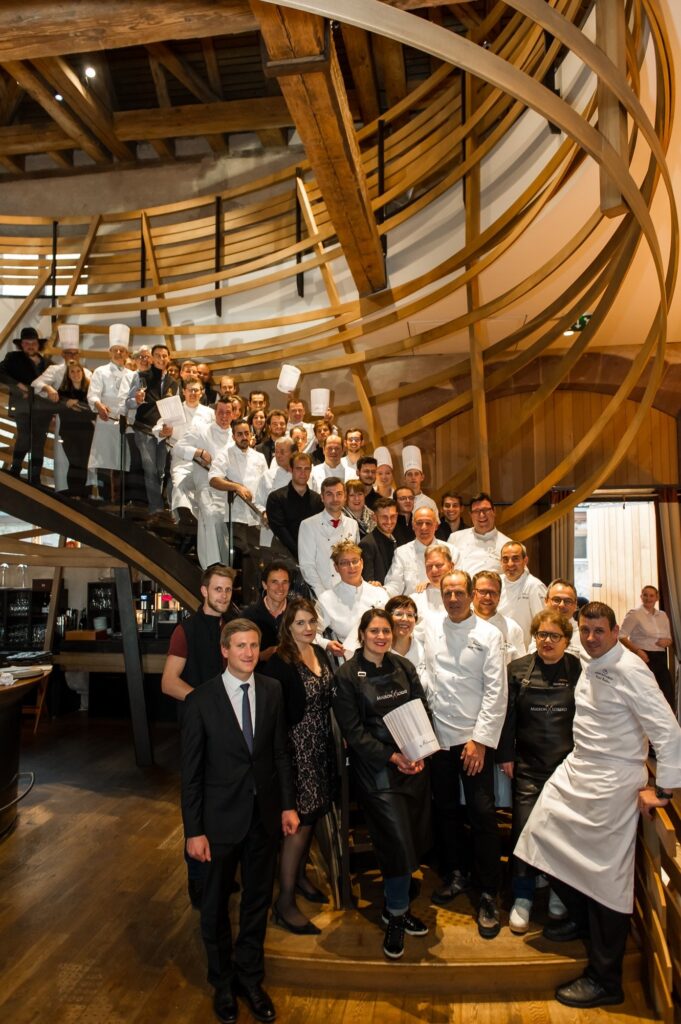 photo des chefs et artisans des Etoiles d'Alsace présents pour le lancement de la Formule Jeunes aux Haras