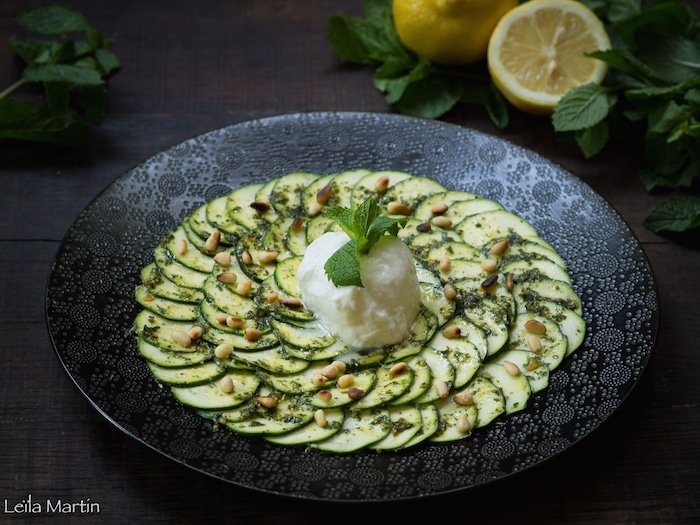 recette de carpaccio de courgettes, pistou de menthe et lait de bufflonne