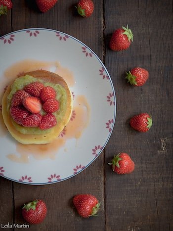 Recette de pancakes, sirop et compote de rhubarbe, fraises d'Alsace