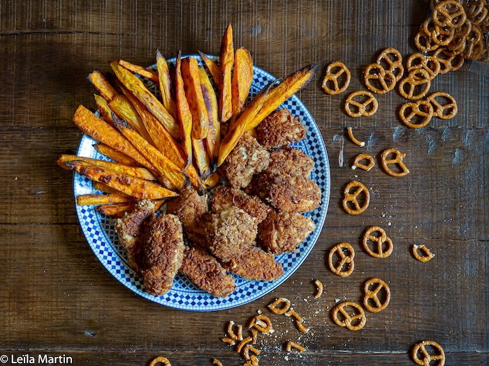 recette de nuggets de poulet en panure de bretzel et frites de patates douces