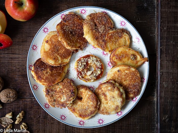 Recette de beignets de pomme (apfelkiechle) fourrés au caramel et aux noix