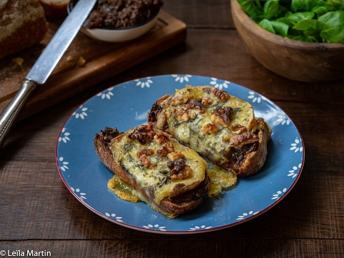 Recette de tartine aux pruneaux et au bleu des Vosges