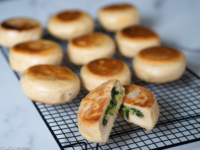 Recette de Dampfnudel aux verts de poireau, lardons et fromage