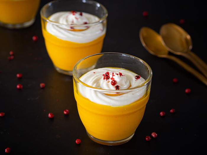 Recette de soupe froide de carottes à l'orange et à la vanille, crème montée de chèvre frais d'Alsace